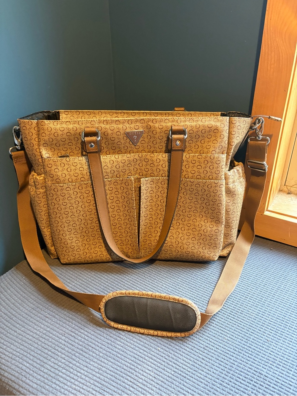 Guess Diaper Bag/Work Bag Excellent Condition